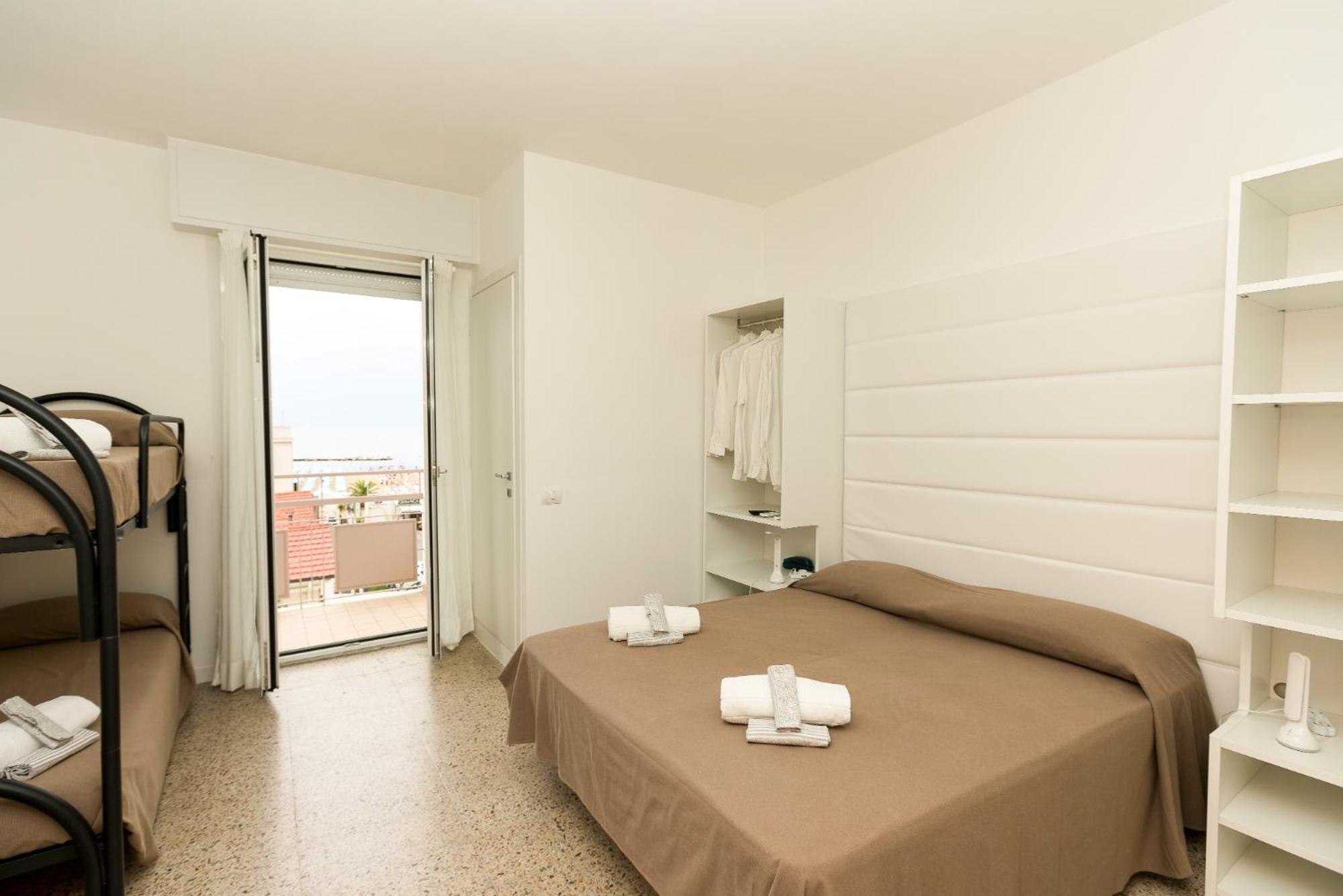 Hotel Ninfea Каттолика Экстерьер фото