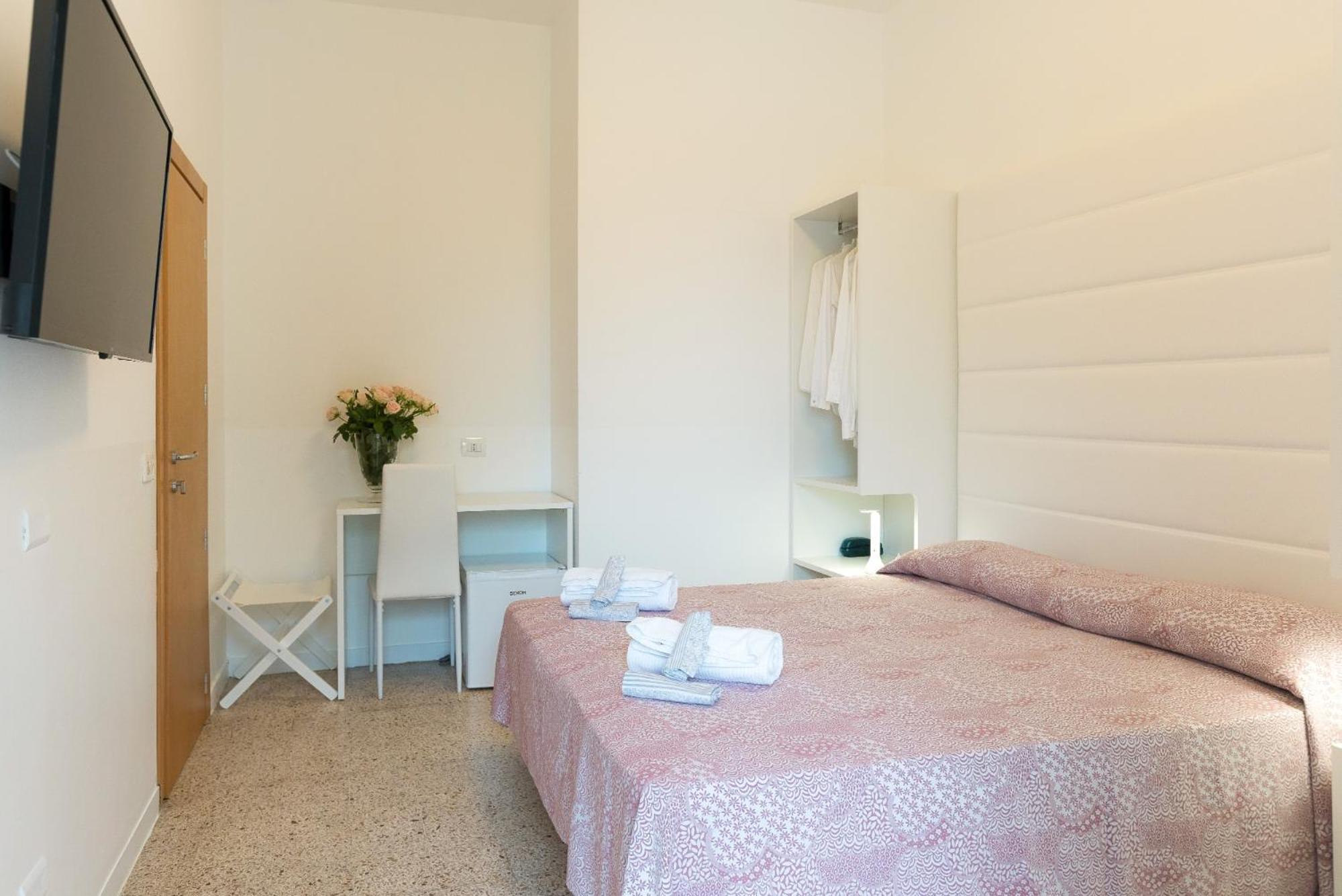 Hotel Ninfea Каттолика Экстерьер фото