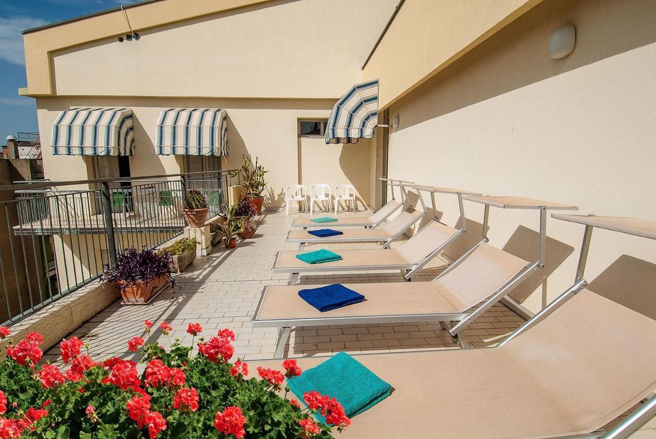 Hotel Ninfea Каттолика Экстерьер фото