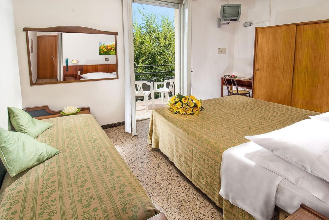 Hotel Ninfea Каттолика Экстерьер фото