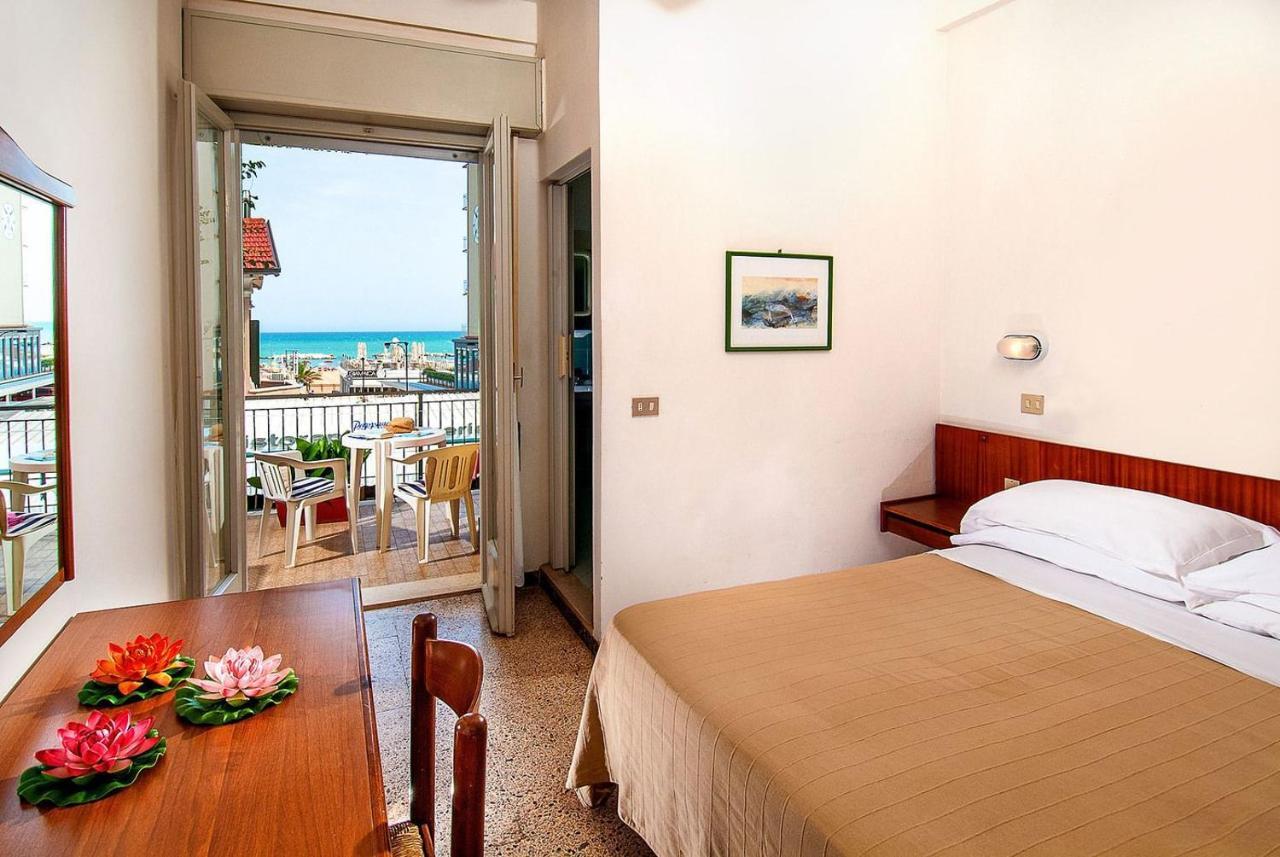 Hotel Ninfea Каттолика Экстерьер фото